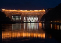 СШ ГЭС в подсветке. Фотография Flip-flops | media grоup