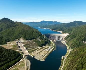 Саяно-Шушенская ГЭС. Фото взято отсюда: http://photos.wikimapia.org/p/00/04/19/78/92_full.jpg