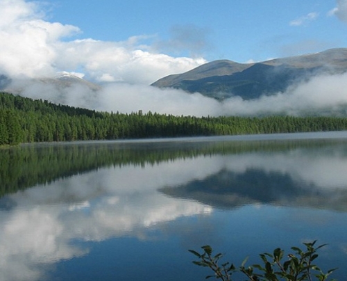 Озеро Позарым. Фотография с сайта http://sayanaero.ru