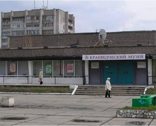 Здание музея в г. Саяногорск. Фотография с сайта http://www.tourprom.ru
